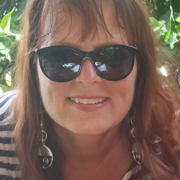 Meet your Posher, Sandy - Picture 1 of 1